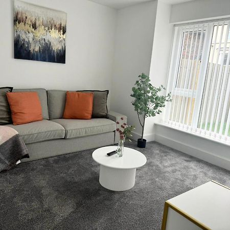 Spacious 4-Bed Semi-Detached Home With Garden Liverpool Eksteriør billede