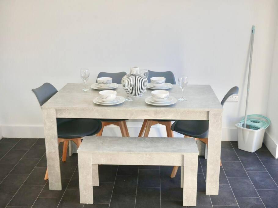 Spacious 4-Bed Semi-Detached Home With Garden Liverpool Eksteriør billede