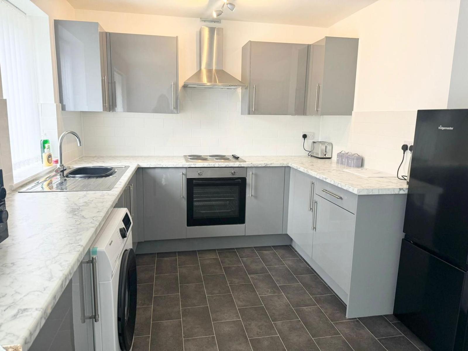 Spacious 4-Bed Semi-Detached Home With Garden Liverpool Eksteriør billede